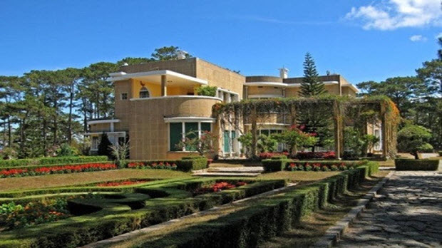 Khuôn viên thơ mộng trong dinh vua cuối cùng Việt Nam